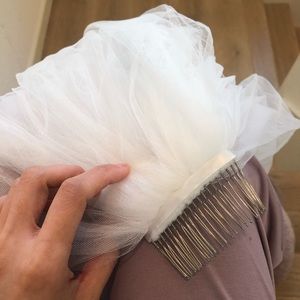 Bridal veil with hair comb